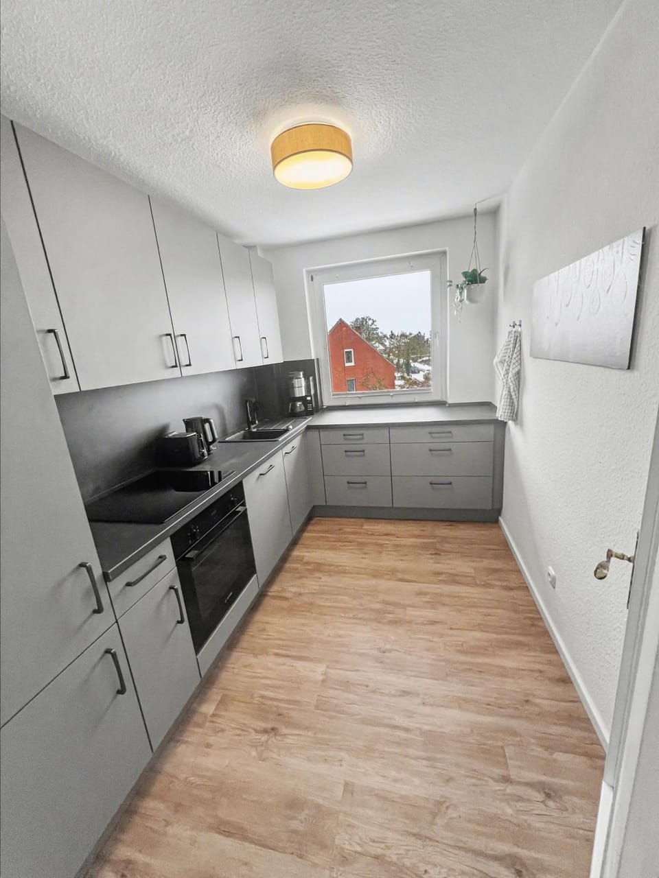 Coffee/tea facilities, dishwasher, oven, stove, kitchen