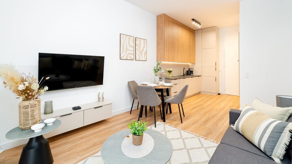 TV and multimedia, Kitchen or kitchenette, Dining area, Evening entertainment