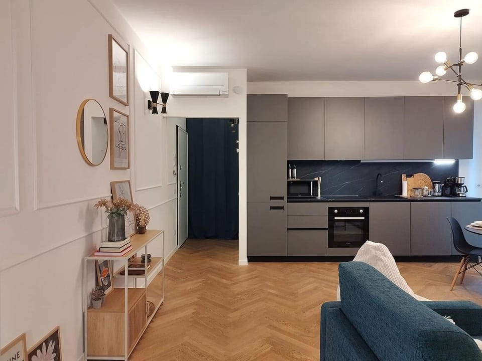 Day, Kitchen or kitchenette, Living room, Seating area, flat iron, oven