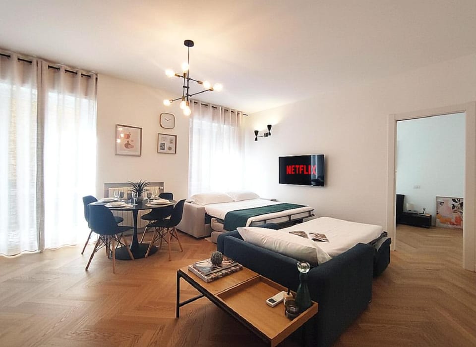 TV and multimedia, Living room, Seating area, internet, internet
