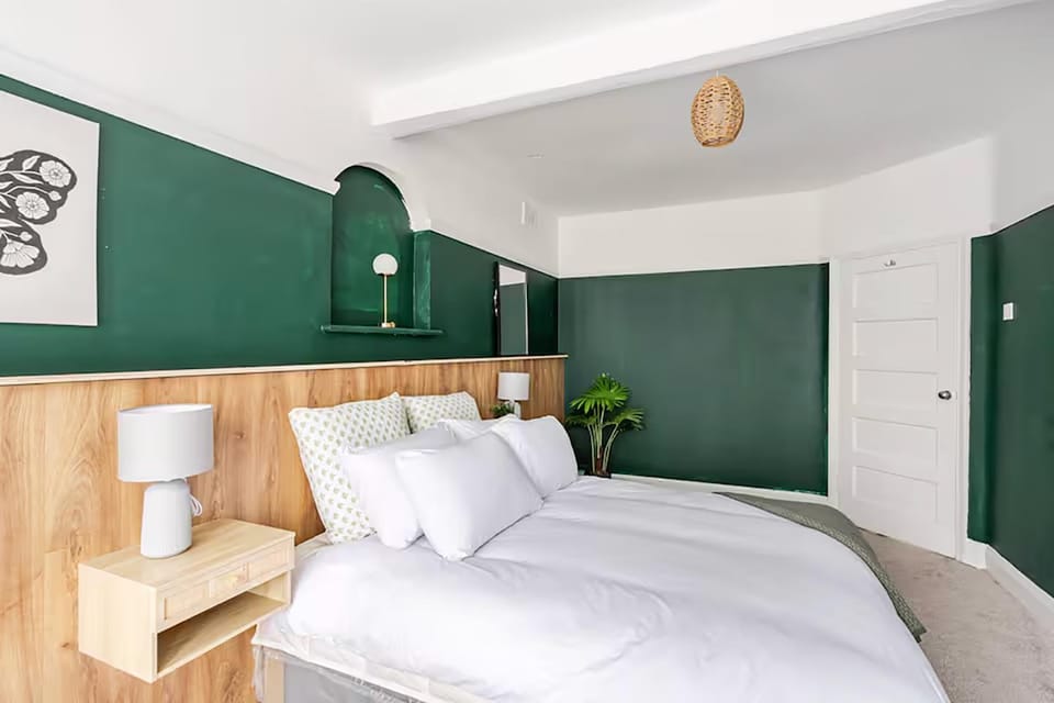 Bed, Photo of the whole room, Bedroom