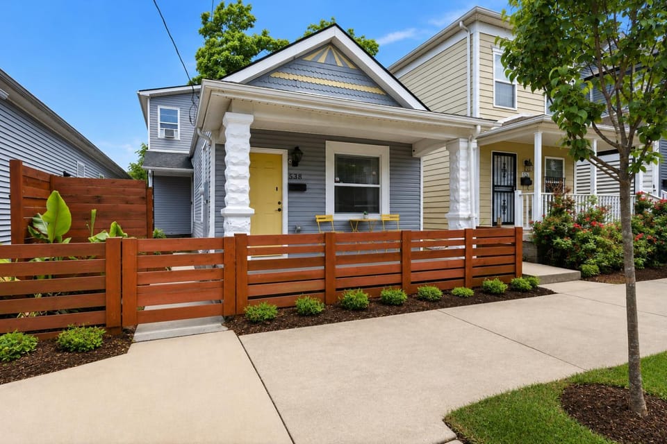 Property building, Facade/entrance, Day, Street view