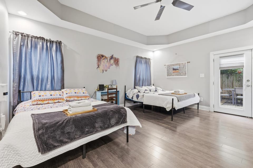 Photo of the whole room, Bedroom