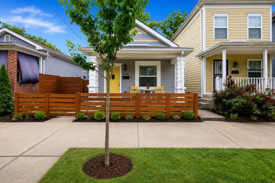 Property building, Facade/entrance, Day, Street view