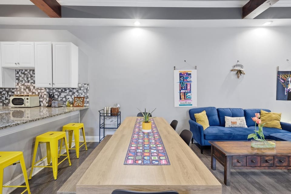 Kitchen or kitchenette, Living room, Dining area