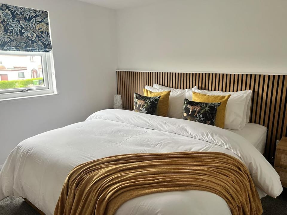 Upper Valley View Apartment in Bristol