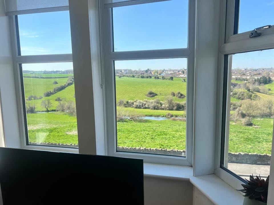 Upper Valley View Apartment in Bristol