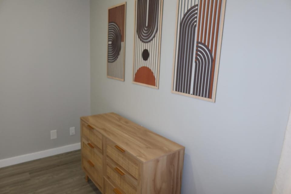 Chic 2BR Retreat in Albany Cozy, Stylish & Central Apartment in Albany