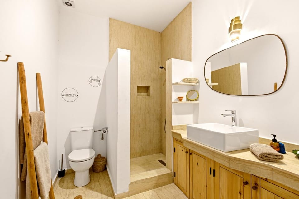 Shower, Toilet, Bathroom, towels