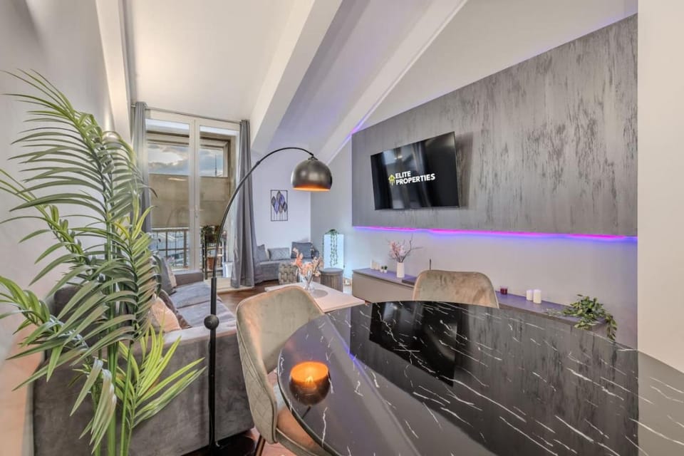 Aquarium Luxury Loft 1 - Exclusive Waterfront View Apartment in Genoa