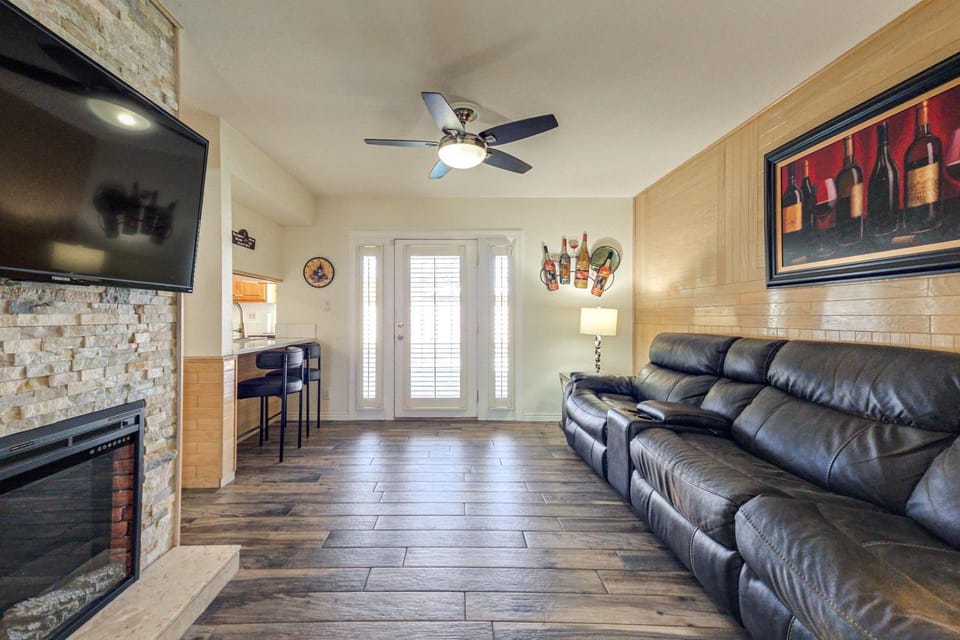 Pool & Personal Bar! 4 Mi to Downtown Mesa Home House in Dobson Ranch
