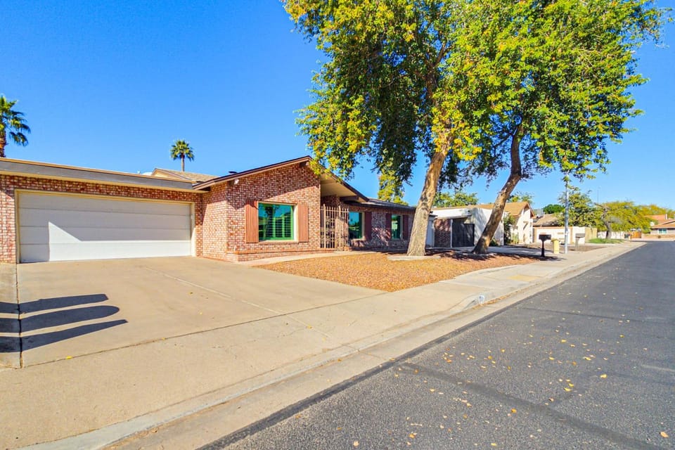 Pool & Personal Bar! 4 Mi to Downtown Mesa Home House in Dobson Ranch