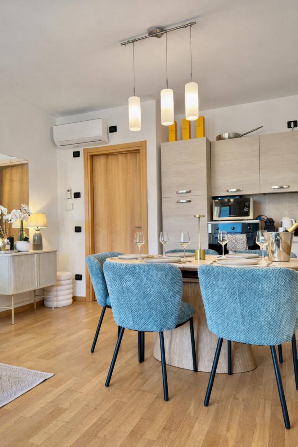 Kitchen or kitchenette, Living room