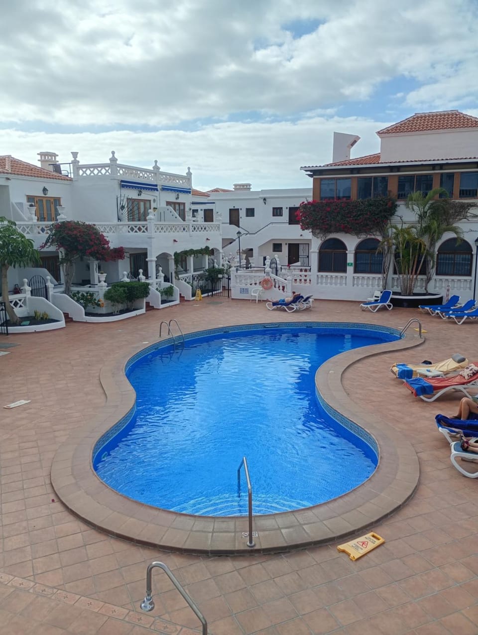 Property building, Pool view, Swimming pool, sunbed
