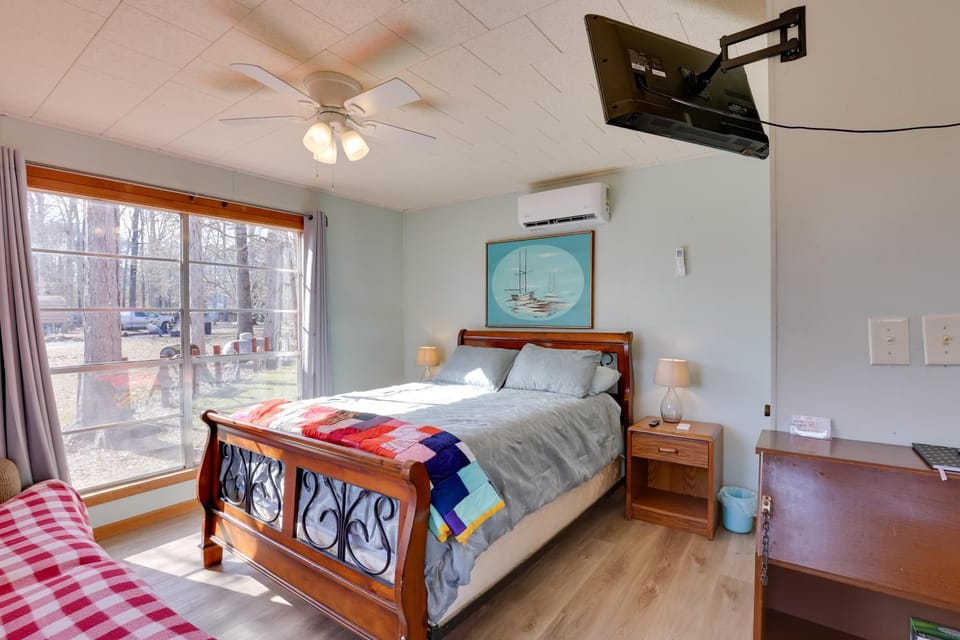 Great for Fishing! Lakefront Studio in Hemphill Apartment in Toledo Bend Reservoir