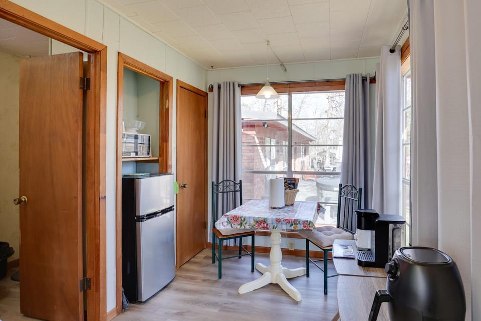 Great for Fishing! Lakefront Studio in Hemphill Apartment in Toledo Bend Reservoir