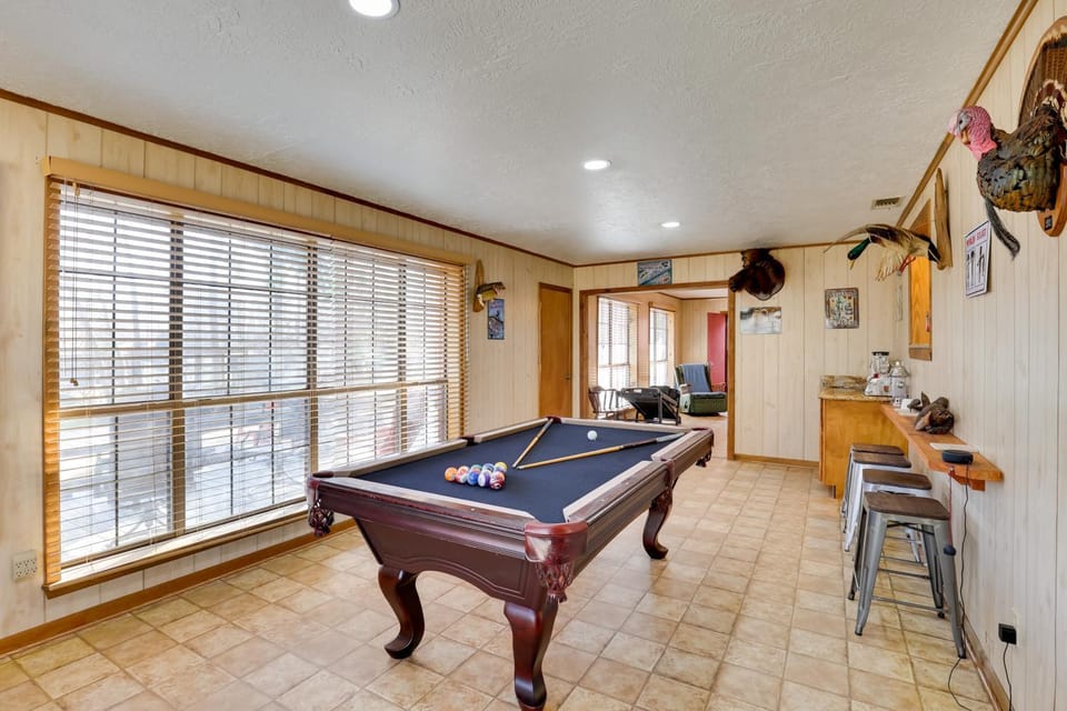Hot Tub, Lake Access! Angler’s Escape in Hemphill House in Toledo Bend Reservoir