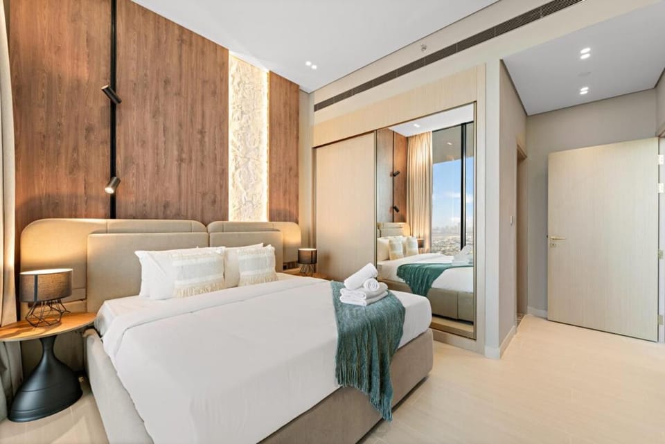 Bed, Bedroom, towels, air conditioner