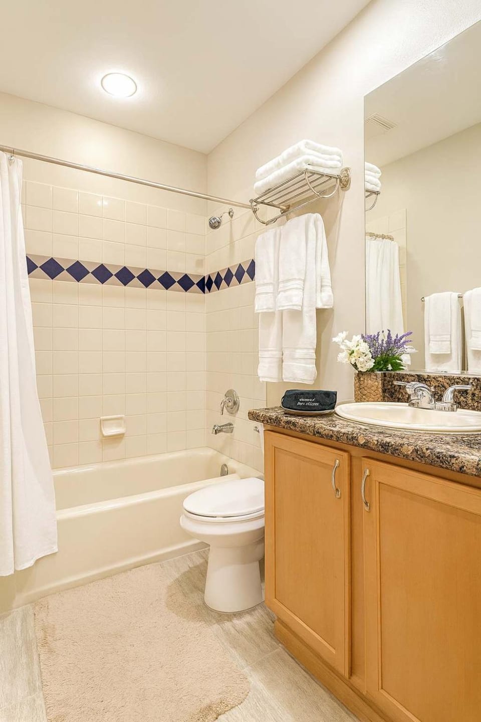 Luxe Lakeview Villa - Hot Tub - Mountain Serenity Villa in Lake Havasu City