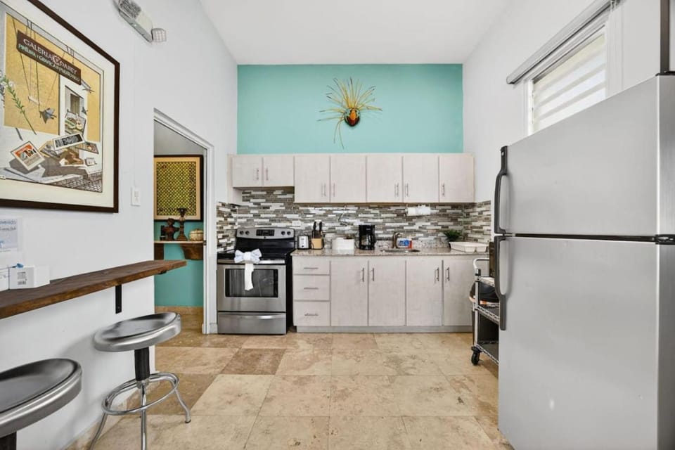 Condado Beach Getaway Near Hotspots & Lagoon Apartment in San Juan