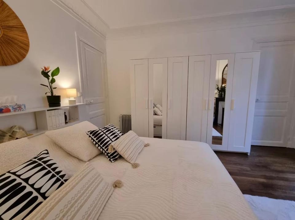 Magnifique appartement avec vue sur la Tour Eiffel Apartment in Paris