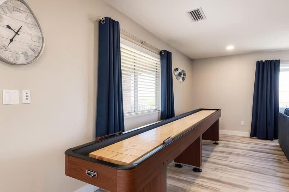 Family Friendly 6 BR Compound Near Windsor Ramp Villa in Lake Havasu City