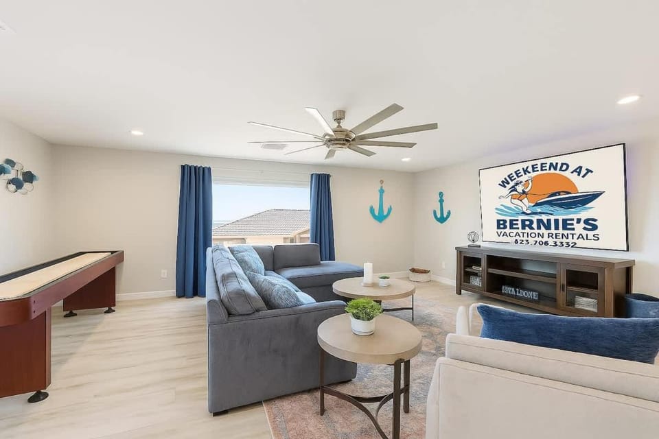 Family Friendly 6 BR Compound Near Windsor Ramp Villa in Lake Havasu City