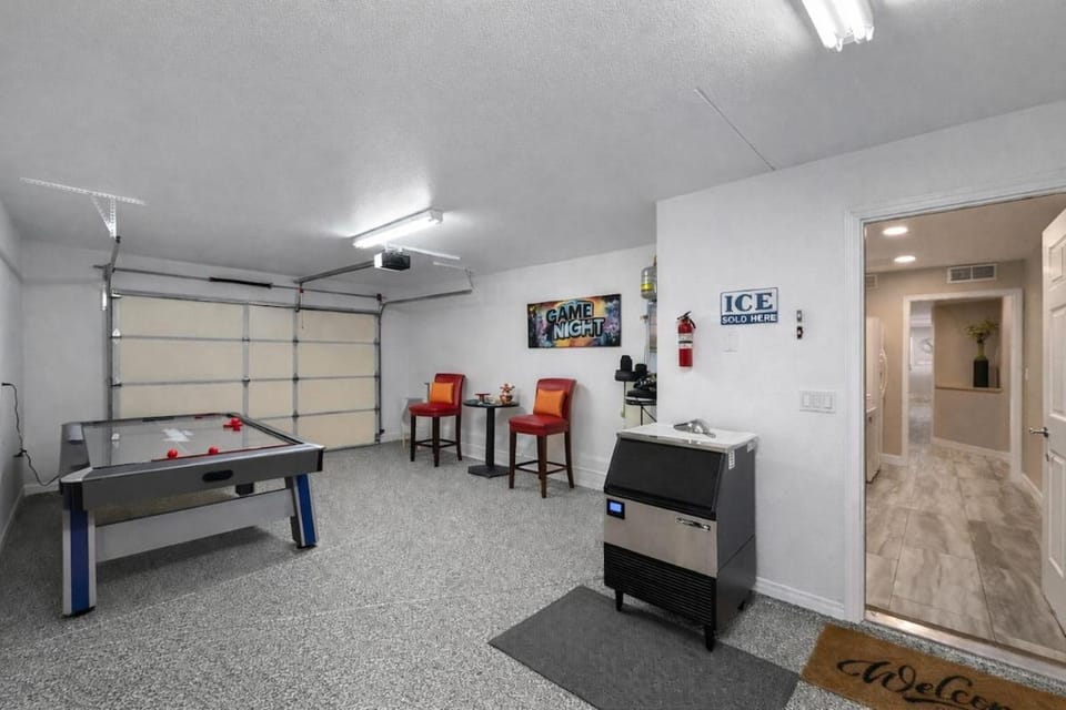 Family Friendly 6 BR Compound Near Windsor Ramp Villa in Lake Havasu City