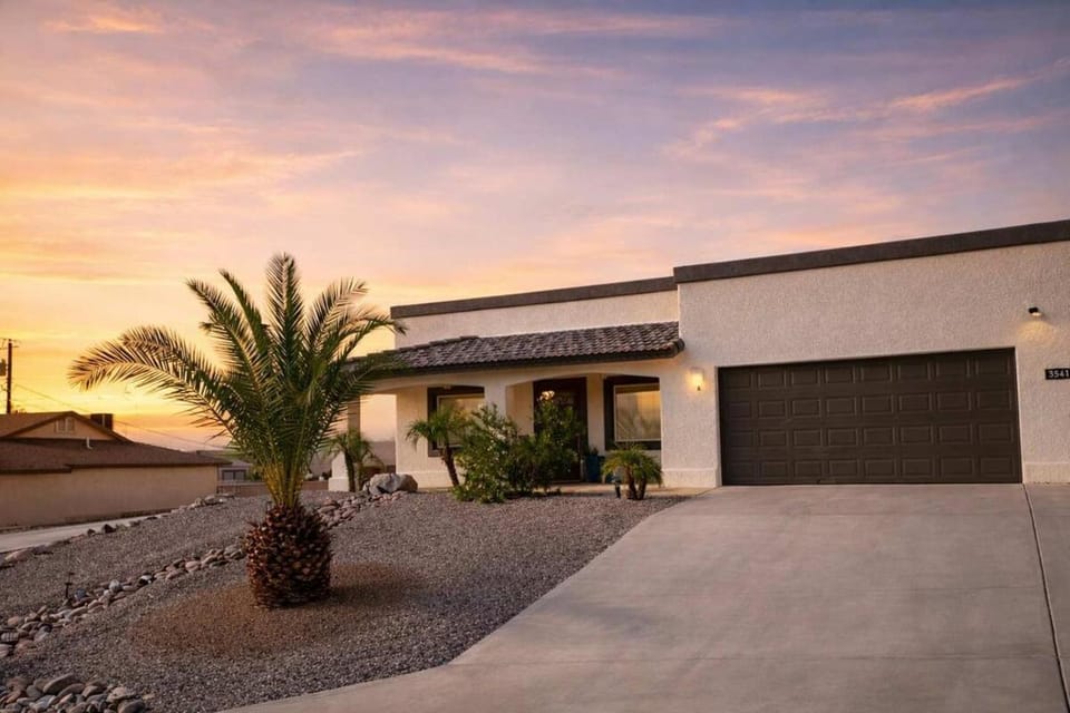 Romantic Retreat - Cozy Villa - Private Hot Tub Villa in Lake Havasu City