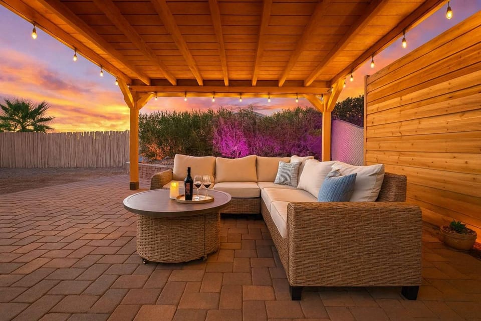 4BR Private Compound-2 Villas-2 Hot Tub-Sleeps 12 Villa in Lake Havasu City