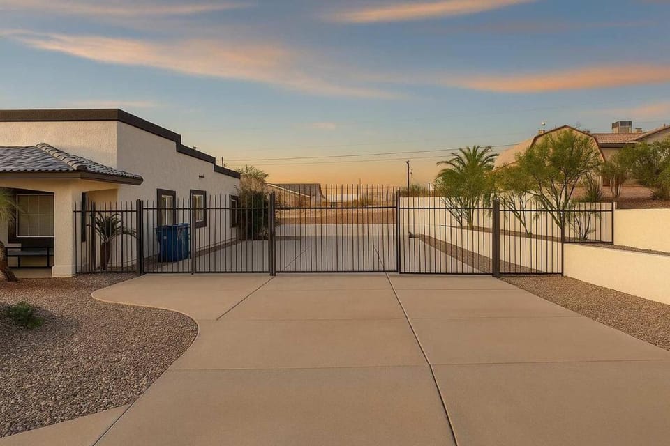 Romantic Getaway - Luxury Villa - Private Hot Tub Villa in Lake Havasu City