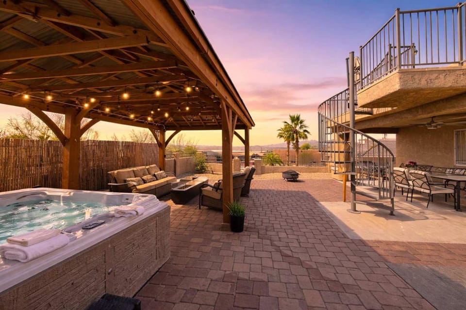 18x60 Boat Pad Game Room-Lake View Villa-Hot Tub Villa in Lake Havasu City