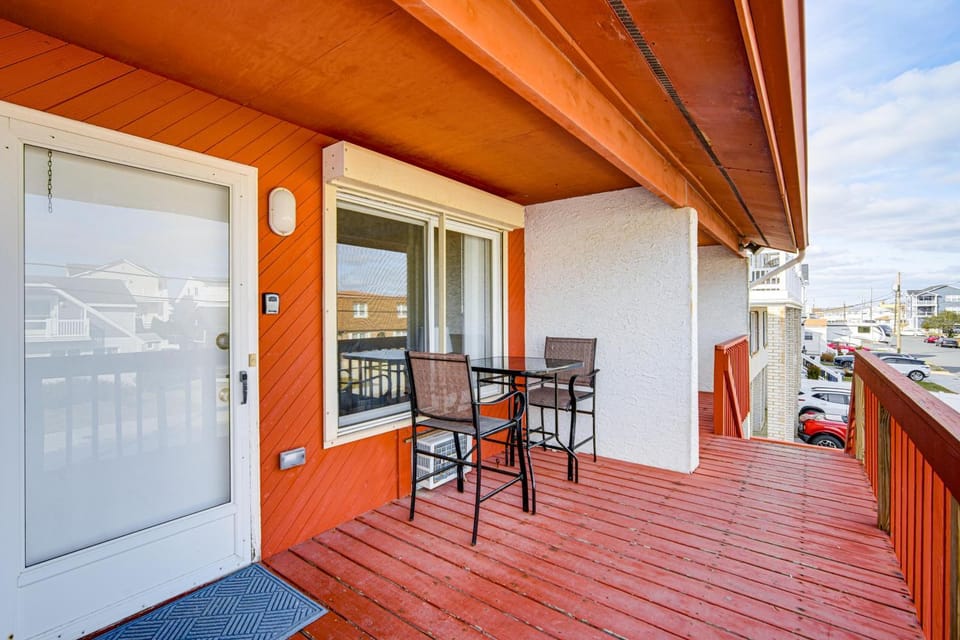 Steps to Sand & Surf! Couples Haven in Brigantine House in Brigantine