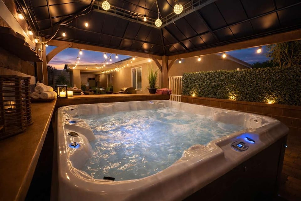 The Hideaway - Rain Shower Oasis & Desert Soak Spa Villa in Lake Havasu City