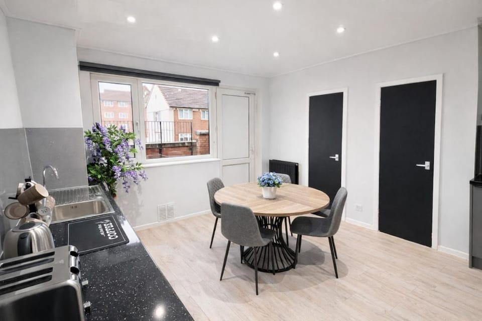 Kitchen or kitchenette, Dining area, kitchen