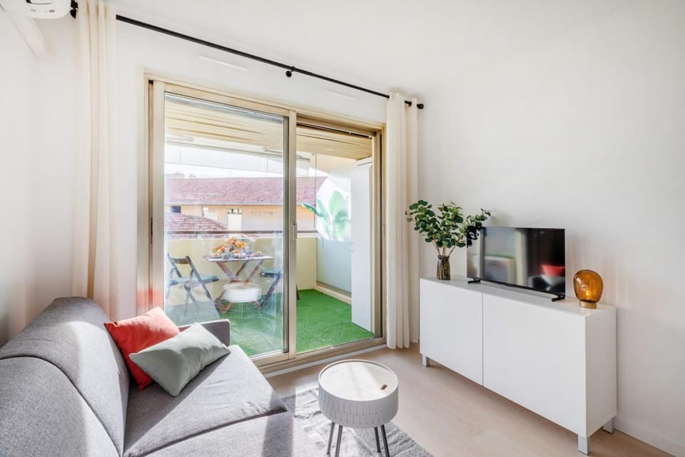 Le Cocon - City centre - Terrace - AC - Cosy Apartment in Cannes