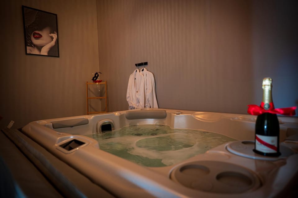 Les champs des plaisirs Love hotel in Bourgogne-Franche-Comté