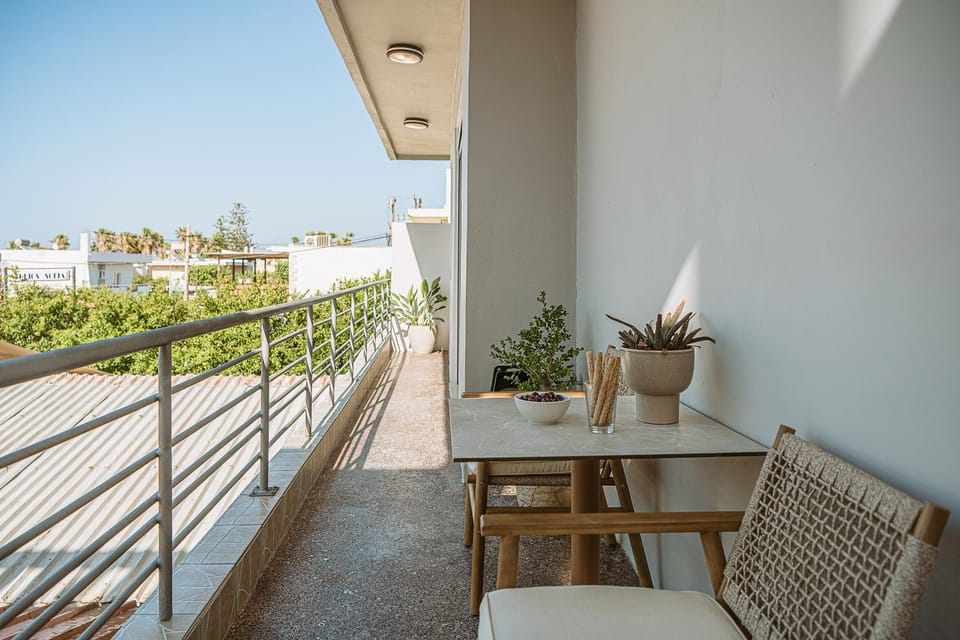 View (from property/room), Balcony/Terrace, Seating area, Dining area