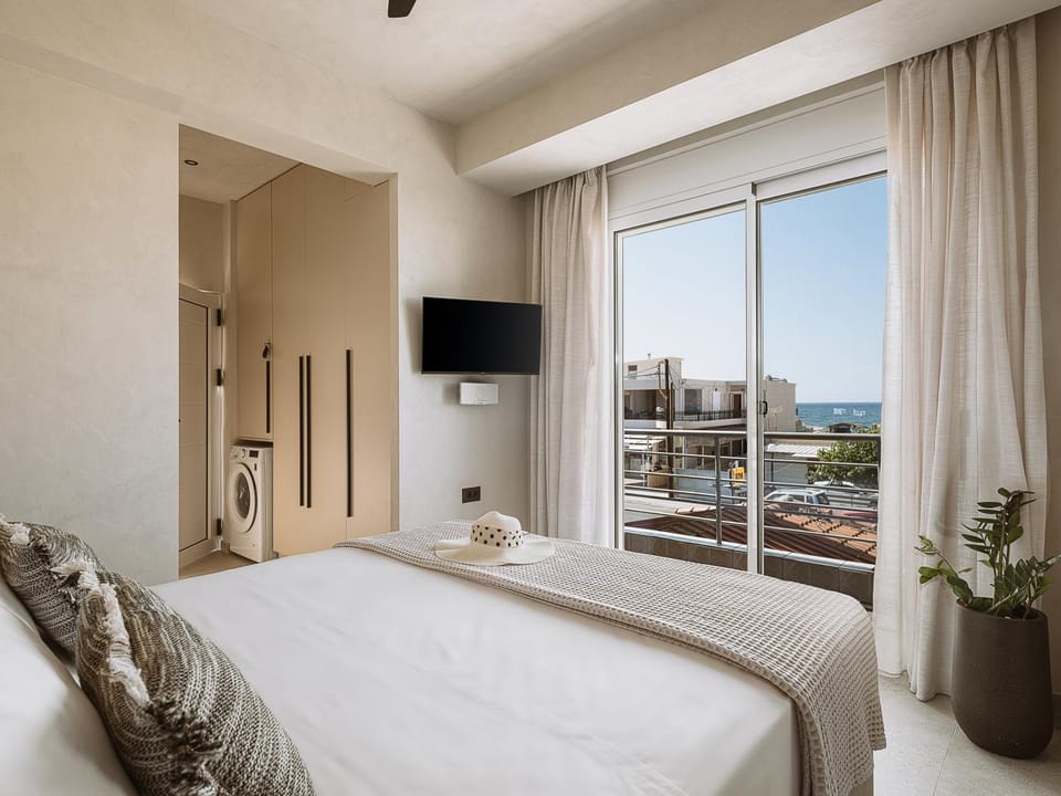 Property building, Bed, Bedroom, Sea view