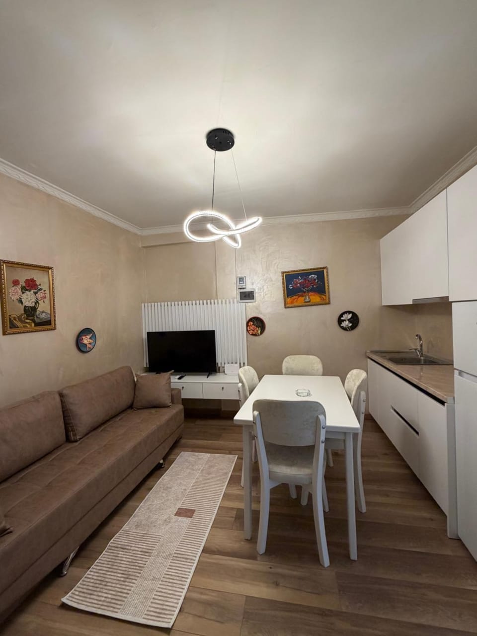 Luxury Apartment 2 near Square 21 Apartment in Tirana