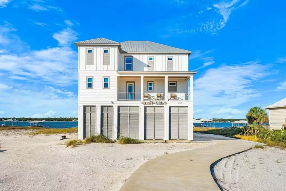 Waterfront Views - Walk to Beach - Heated Pool House in West Beach