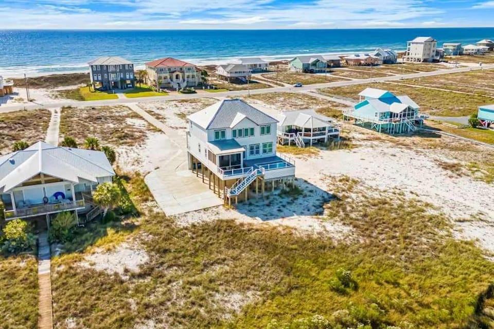 Waterfront Views - Walk to Beach - Heated Pool House in West Beach