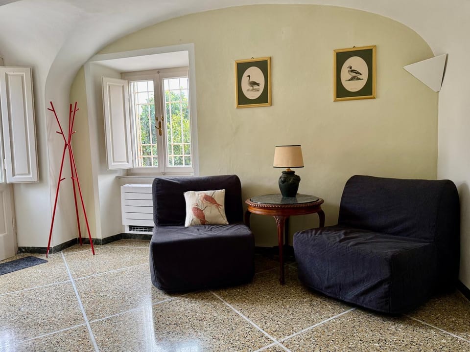 Bed, Living room