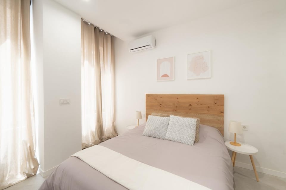 Bed, Bedroom, air conditioner