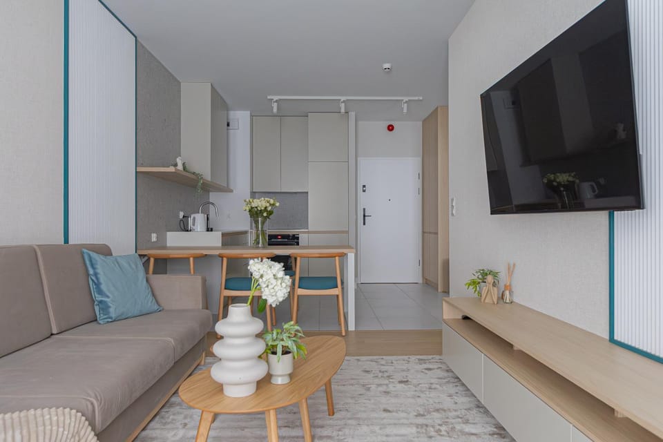 TV and multimedia, Kitchen or kitchenette, Living room, Seating area, Dining area