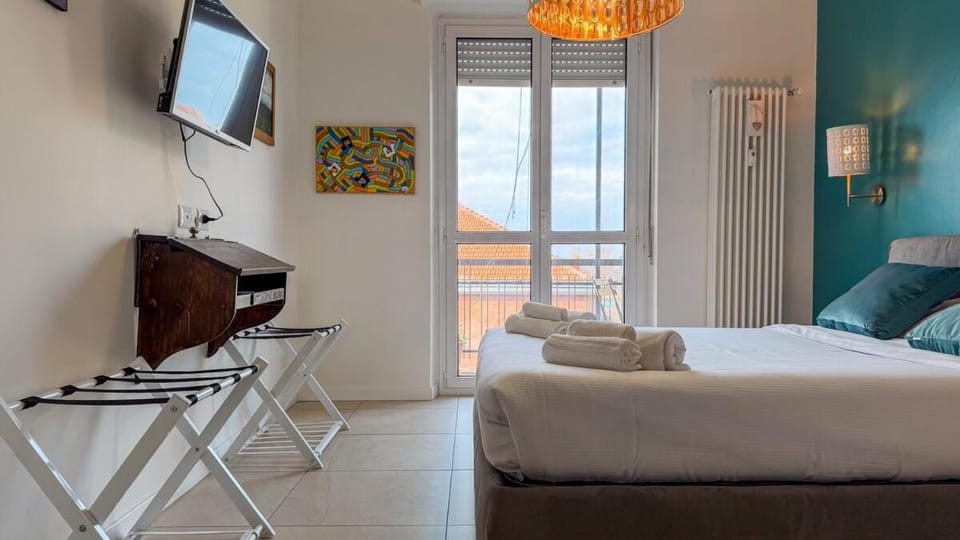 Metro 8 Min Cozy Milan Apartment with Balcony Apartment in Milan
