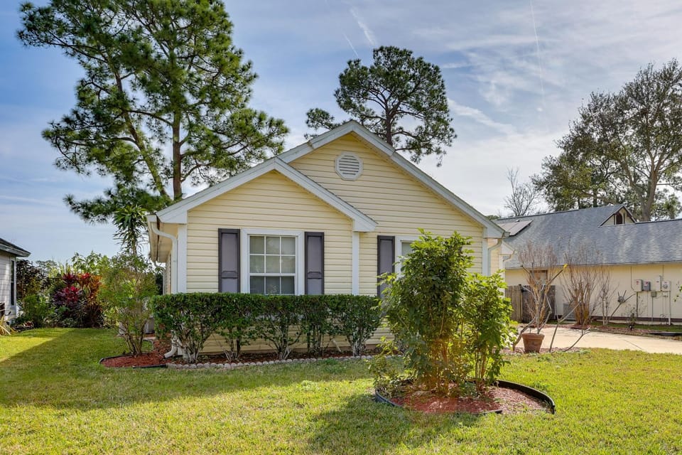 Lakefront Sanford Home w/ Community Pool House in Sanford