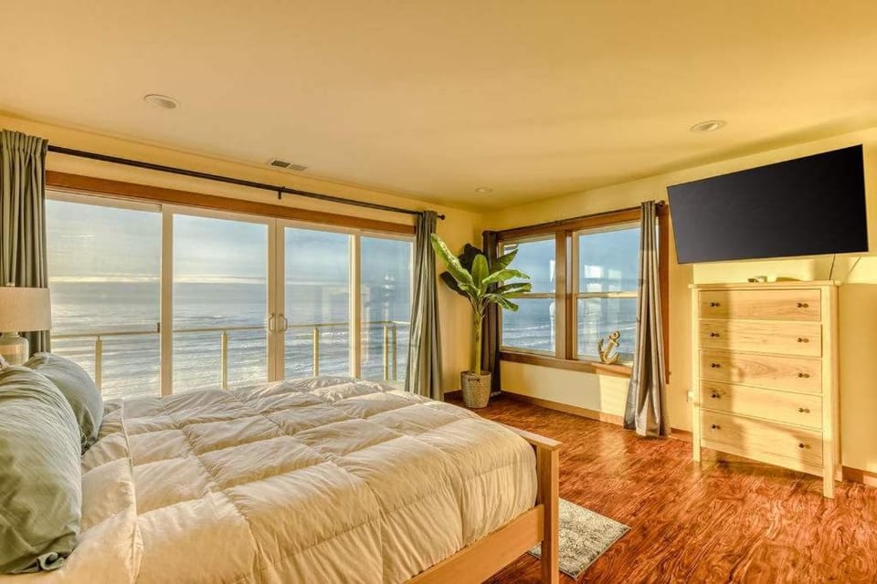 The Salt Life - Oceanfront escape Hot tub House in Lincoln City