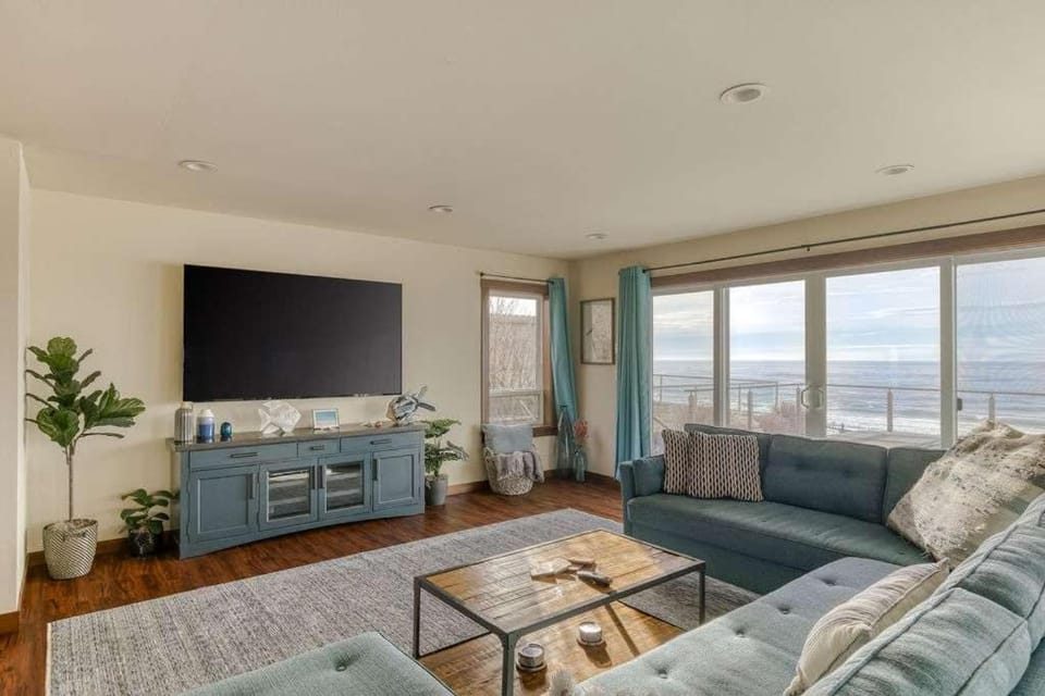 The Salt Life - Oceanfront escape Hot tub House in Lincoln City