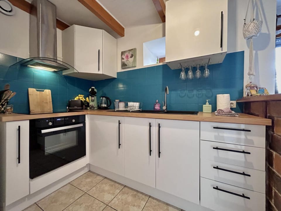 Kitchen or kitchenette, oven, stove